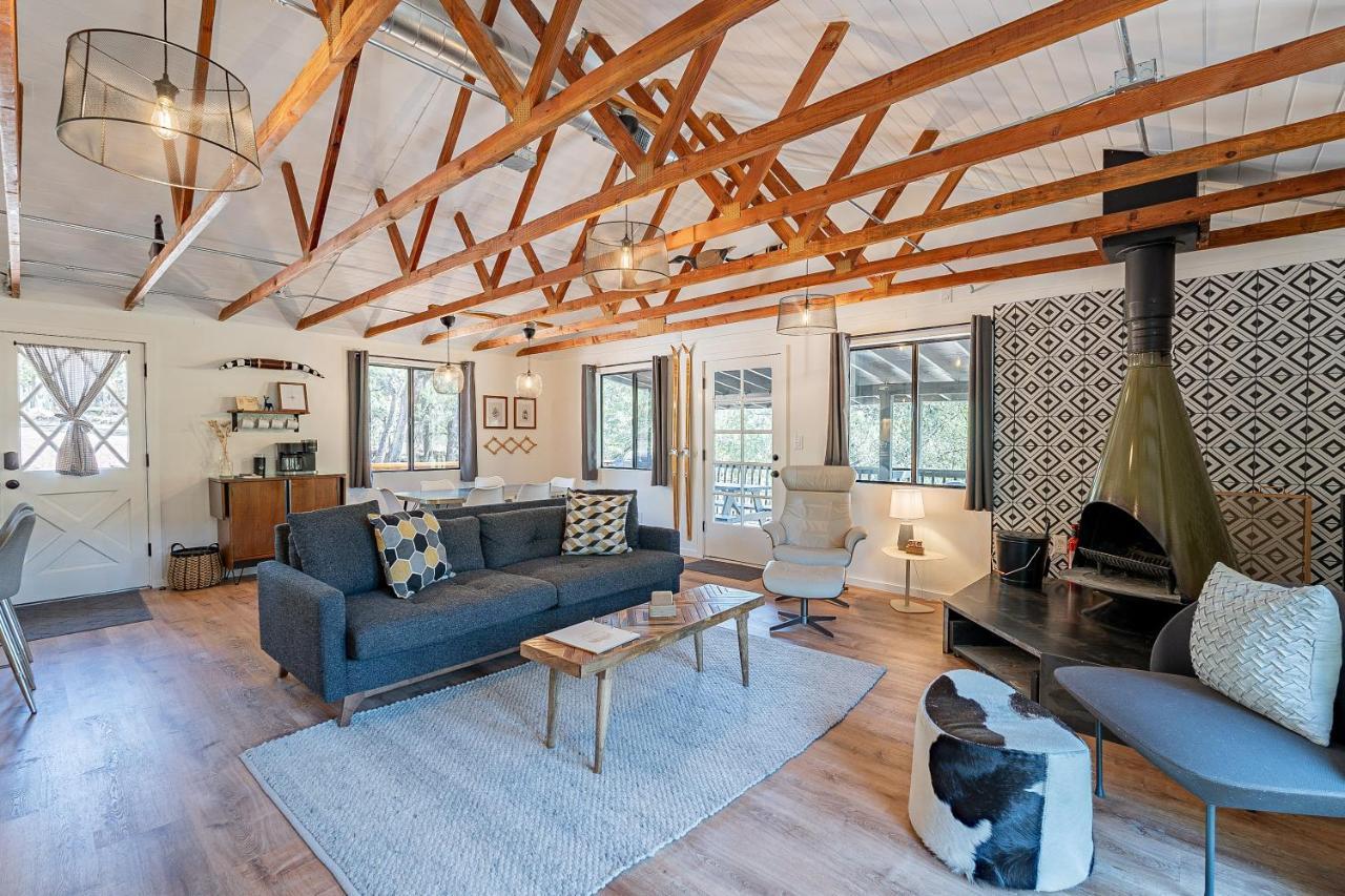The Pine House - Cozy Mid-Century Modern, Pet-Friendly Villa Exterior photo