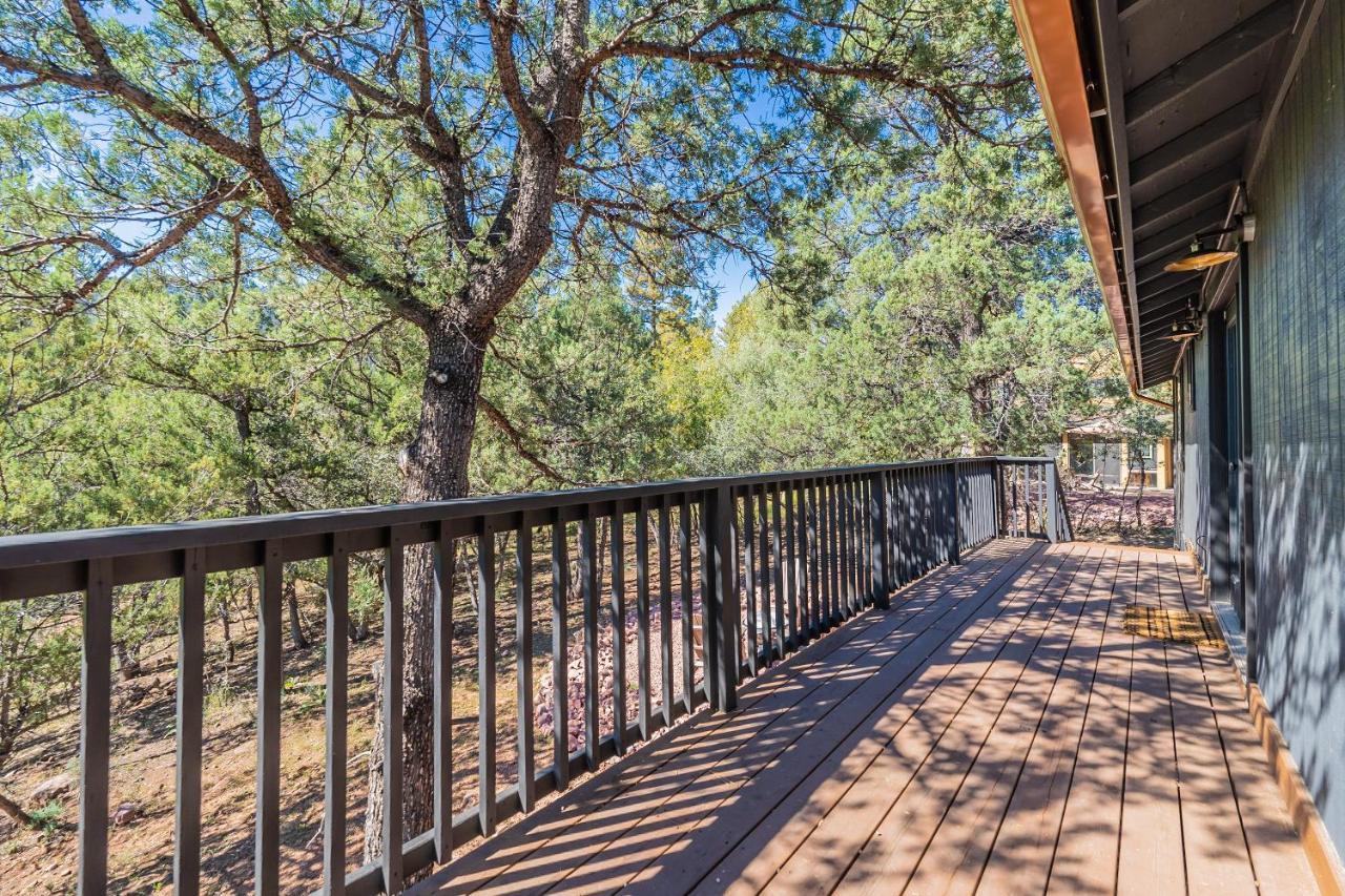 The Pine House - Cozy Mid-Century Modern, Pet-Friendly Villa Exterior photo