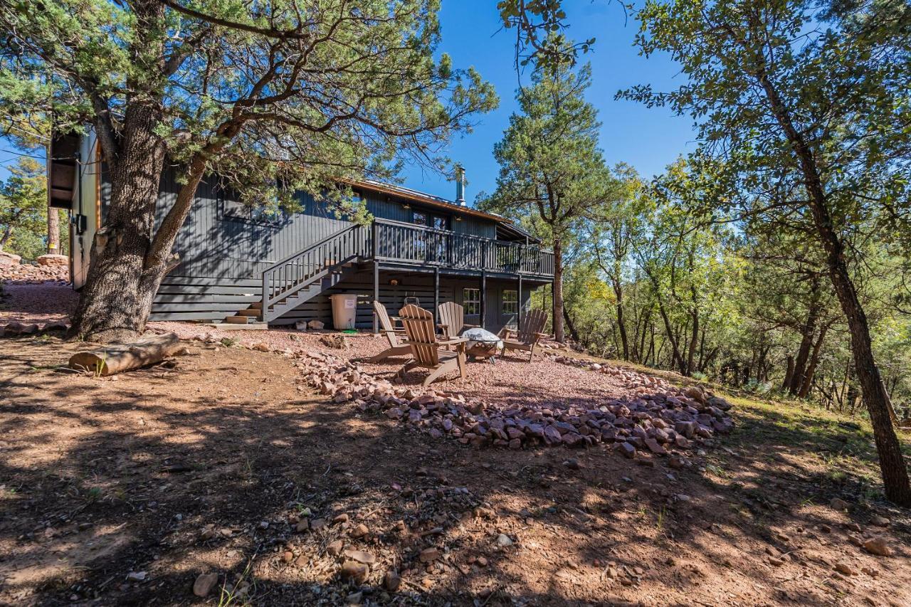 The Pine House - Cozy Mid-Century Modern, Pet-Friendly Villa Exterior photo