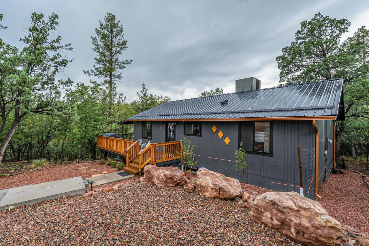 The Pine House - Cozy Mid-Century Modern, Pet-Friendly Villa Exterior photo